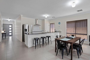 4 Comfy Spacious Family Home